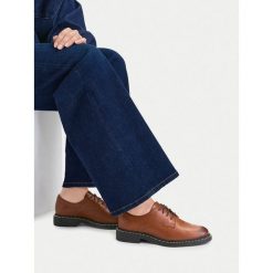 Półbuty Lasocki. Brązowe półbuty wsuwane Lasocki, bez wzorów, bez obcasa, na płaskiej podeszwie. Za 229.99 zł.