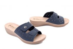 Inblu DL-05 004 granatowy, klapki damskie. Niebieskie klapki Inblu, bez wzorów, bez obcasa, na koturnie, bez zapięcia. Za 76.90 zł.