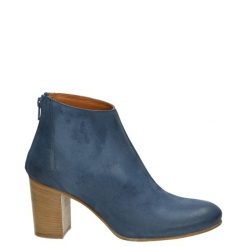 ZAMSZOWE BOTKI NA SŁUPKU AMANDA CAM BLU. Botki Venezia, bez wzorów, ze skóry, bez obcasa, na słupku, bez zapięcia. Za 339.00 zł.