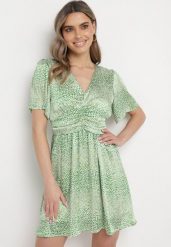 Zielona Sukienka Rozkloszowana z Dekoltem w V Mini Tallae. Zielone sukienki Born2be, na co dzień, s, z aplikacjami, eleganckie, bez kołnierzyka, bez ramiączek, mini, rozkloszowane. Za 109.99 zł.