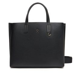 Torebka Tommy Hilfiger. Czarne torebki klasyczne Tommy Hilfiger, bez wzorów, klasyczne, bez dodatków. Za 749.99 zł.