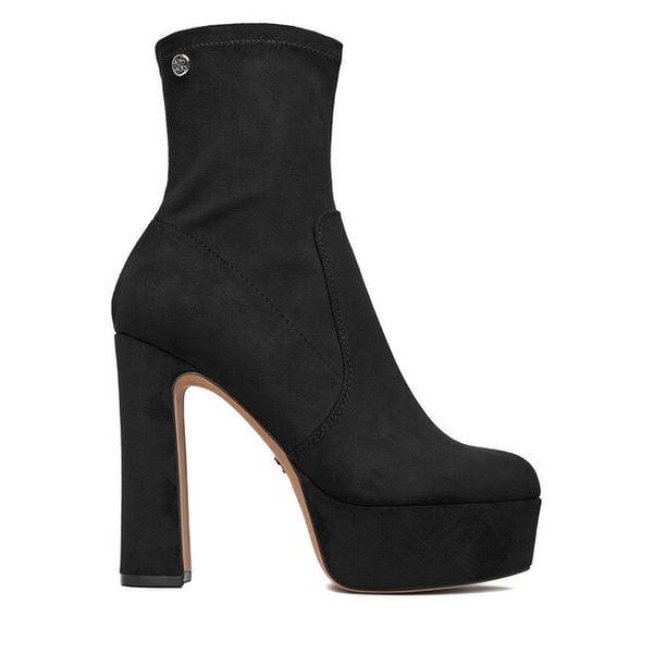 Botki Nine West. Czarne botki Nine West, bez wzorów, bez obcasa, na słupku, bez zapięcia. Za 299.99 zł.