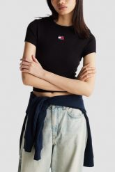 TOMMY JEANS Czarny damski t-shirt. Czarne t-shirty Tommy Jeans, s, bez wzorów, z jeansu, bez kołnierzyka, bez ramiączek. W wyprzedaży za 109.99 zł.