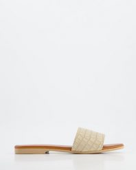 LEKKIE KLAPKI DAMSKIE 15209 COC BEIGE. Brązowe klapki Venezia, bez wzorów, ze skóry, bez obcasa, bez zapięcia. Za 129.00 zł.