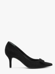 Czarne czółenka z weluru z ozdobą. Czarne czółenka Ryłko, z aplikacjami, ze skóry, eleganckie, bez obcasa, na obcasie, bez zapięcia. Za 349.99 zł.