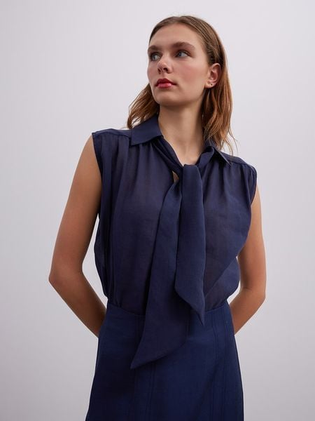 BGN Bluzka w kolorze granatowym rozmiar: 36. Niebieskie bluzki BGN, bez wzorów, bez kołnierzyka, bez ramiączek. Za 56.79 zł.