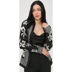 The Kooples koszula damska kolor czarny regular z kołnierzykiem klasycznym. Czarne koszule The Kooples, l, bez wzorów, z tkaniny, klasyczne, bez kołnierzyka, bez ramiączek. W wyprzedaży za 679.99 zł.