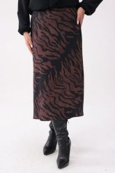 Elegancka spódnica Tigra w odcieniach brązu PLUS SIZE XXL OVERSIZE. Spódnice Moda Size Plus Iwanek, na co dzień, plus size, bez wzorów, z elastanu, eleganckie, midi, dopasowane. W wyprzedaży za 149.90 zł.