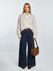 Sweter damski v-neck oversize z dodatkiem wełny beżowy Violina 801. Brązowe swetry BIG STAR, l, bez wzorów, z jeansu, eleganckie, bez ramiączek. Za 229.99 zł.