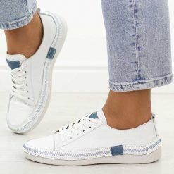 Biało nieb. skórzane półbuty damskie T.Sokolski 8260. Białe półbuty wsuwane Sokolski, na jesień, bez wzorów, z jeansu, eleganckie, z okrągłym noskiem, bez obcasa, na płaskiej podeszwie. Za 299.00 zł.