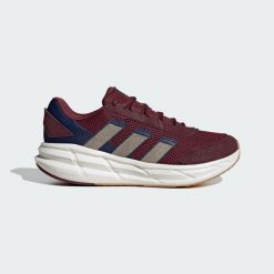 Buty Astrastar. Brązowe buty do biegania adidas, bez wzorów, bez zapięcia, do biegania. W wyprzedaży za 265.50 zł.