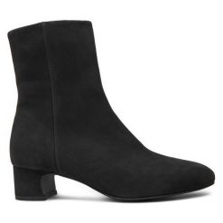 Botki Balagan. Czarne botki BALAGAN, bez wzorów, z nubiku, bez obcasa, na słupku, bez zapięcia. Za 639.99 zł.