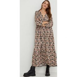 Answear Lab sukienka kolor czarny maxi rozkloszowana. Czarne sukienki Answear Lab, m, bez wzorów, z tkaniny, bez kołnierzyka, bez ramiączek, maxi, rozkloszowane. Za 229.99 zł.