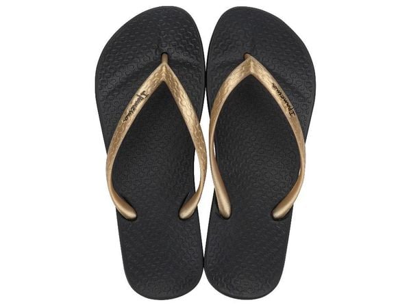Klapki damskie Ipanema Anatomica Tan. Czarne klapki Ipanema, bez wzorów, z materiału, bez obcasa, bez zapięcia. Za 62.99 zł.