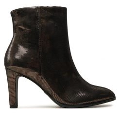 Botki Tamaris. Czarne botki Tamaris, bez wzorów, bez obcasa, na słupku, bez zapięcia. Za 259.99 zł.