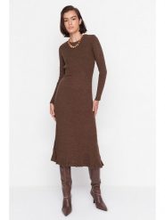 Trendyol Sukienka dzianinowa w kolorze brązowym rozmiar: S. Brązowe sukienki Trendyol, s, bez wzorów, z dzianiny, bez kołnierzyka, bez ramiączek, midi. Za 70.24 zł.