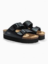 Sunbay Klapki w kolorze czarnym rozmiar: 40. Czarne klapki Sunbay, bez wzorów, klasyczne, z otwartym noskiem, bez obcasa, bez zapięcia. Za 109.95 zł.
