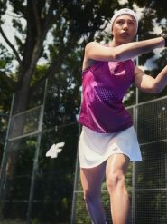 4F Koszulka bez rękawów tenisowa regular szybkoschnąca damska - fioletowa S. Fioletowe t-shirty sportowe 4f, s, bez wzorów, bez ramiączek, na fitness i siłownię. Za 99.99 zł.