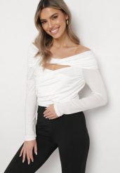 Biała Bluzka z Wywiniętym Dekoltem Carmen i Rozcięciem Weigella. Białe bluzki Born2be, m, bez wzorów, eleganckie, bez kołnierzyka, bez ramiączek. W wyprzedaży za 84.99 zł.