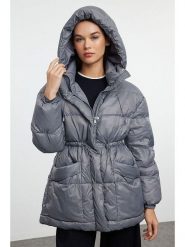 Trendyol Kurtka zimowa w kolorze szarym rozmiar: XS. Szare kurtki Trendyol, na zimę, xs, bez wzorów, z puchu, bez kaptura. Za 130.99 zł.