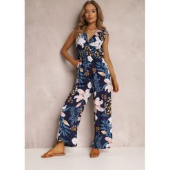 Granatowy Kombinezon Weeney. Niebieskie kombinezony Renee, na lato, l, bez wzorów, boho, bez kołnierzyka, bez ramiączek, długie. W wyprzedaży za 64.99 zł.