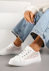 Białe Trampki Tenisówki Ozdobione Ażurową Cholewką Xalimi. Białe trampki Renee, w ażurowe wzory, z jeansu, eleganckie, bez zapięcia. W wyprzedaży za 55.99 zł.