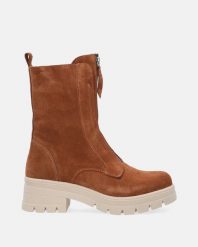 BRĄZOWE BOTKI ZE SKÓRY ZAMSZOWEJ 1121104 SU TAN. Brązowe botki Venezia, bez wzorów, ze skóry, bez obcasa, bez zapięcia. Za 279.00 zł.