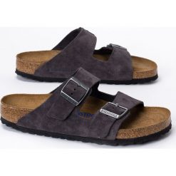 Klapki damskie szare Birkenstock Arizona VL SFB Velvet Gray. Szare klapki Birkenstock, bez wzorów, z materiału, bez obcasa, bez zapięcia. Za 349.99 zł.