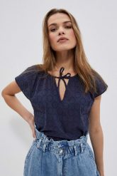 Bawełniana bluzka koszulowa granatowa. Bluzki MOODO, xs, bez wzorów, z bawełny, bez kołnierzyka, bez ramiączek. W wyprzedaży za 29.99 zł.