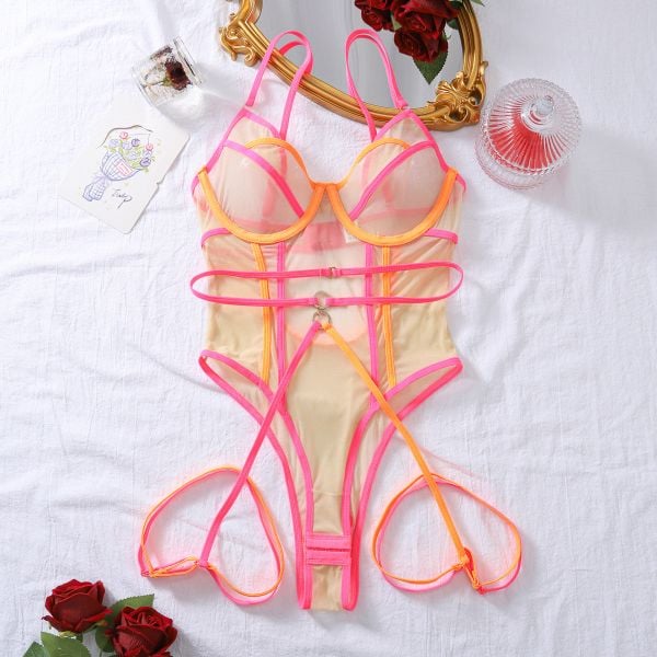 Body z tiulu na romantyczne wieczory Laeticia. Body i gorsety Intica, bez wzorów, z tiulu, bez ramiączek. Za 119.00 zł.