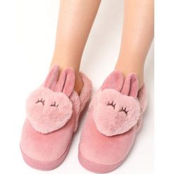 Różowe Kapcie Hearty Hare. Czerwone kapcie Born2be, z materiału. Za 34.99 zł.