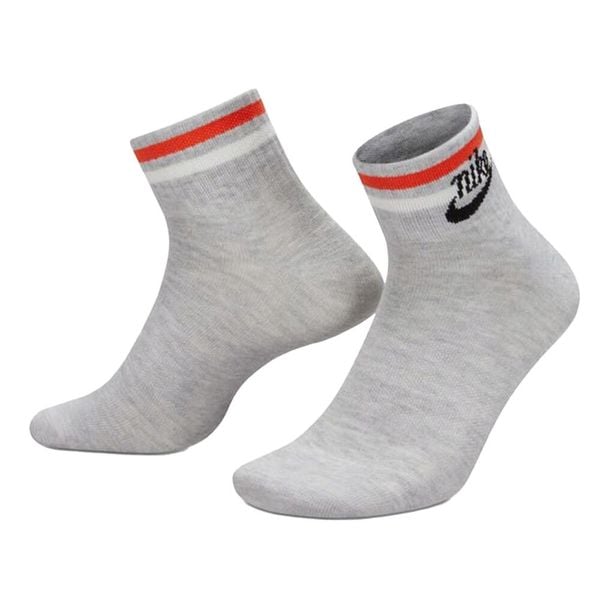 Skarpety Unisex Dla Dorosłych Essentials Everyday (zestaw 3 Sztuk). Szare skarpetki Nike, bez wzorów. Za 119.99 zł.