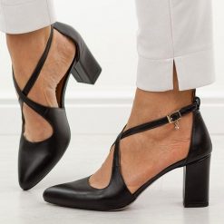 Czarne lico skórzane czółenka damskie na słupku Prestige 2045/obl. Czarne czółenka Prestige, na jesień, bez wzorów, ze skóry, biznesowe, bez obcasa, na obcasie, bez zapięcia. Za 419.00 zł.