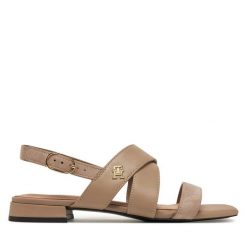 Sandały Tommy Hilfiger. Brązowe sandały Tommy Hilfiger, bez wzorów, bez obcasa, na płaskiej podeszwie, bez zapięcia. Za 569.99 zł.