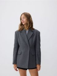 Płaszcz z wełną - szary. Szare płaszcze Reserved, l, bez wzorów, z wełny, bez kaptura. W wyprzedaży za 179.99 zł.