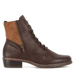 Trzewiki Rieker. Brązowe botki Rieker, bez wzorów, bez obcasa, na płaskiej podeszwie, bez zapięcia. Za 272.99 zł.