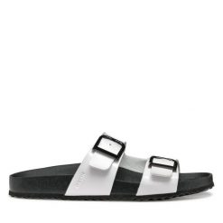 Klapki Geox. Białe klapki Geox, bez wzorów, bez obcasa, bez zapięcia. Za 329.99 zł.