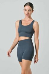 Damskie krótkie legginsy z wysokim stanem Omm Yoga by Risalti Ilena. Czarne legginsy OM, bez wzorów, z elastanu, sportowe, długie. Za 169.99 zł.