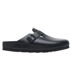 Klapki damskie Birkenstock Boston. Czarne klapki Birkenstock, bez wzorów, ze skóry, bez obcasa, bez zapięcia. Za 697.00 zł.