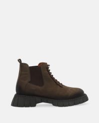 ZIELONE BOTKI Z NUBUKU 0224 207 KHAKY. Zielone botki Venezia, bez wzorów, z nubiku, bez obcasa, bez zapięcia. Za 229.00 zł.