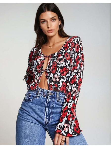 Monki Bluzka w kolorze czarno-czerwono-białym rozmiar: M. Czarne bluzki Monki, m, bez wzorów, bez kołnierzyka, bez ramiączek. Za 39.99 zł.