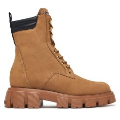 Trzewiki LOVE MOSCHINO. Brązowe botki Love Moschino, bez wzorów, bez obcasa, na płaskiej podeszwie, bez zapięcia. Za 1,299.00 zł.