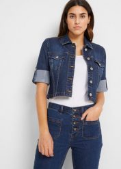 Krótka kurtka jeansowa, rękawy 3/4. Niebieskie kurtki bonprix, bez wzorów, z jeansu, bez kaptura. Za 149.99 zł.