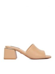 Nine West Klapki CEO-6223-9 Beżowy. Brązowe klapki Nine West, bez wzorów, z materiału, bez obcasa, bez zapięcia. Za 199.99 zł.