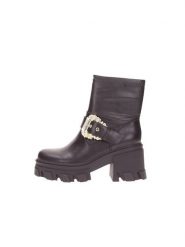 Versace Jeans Couture Botki Sophie 77VA3S80 Czarny. Czarne botki Versace Jeans Couture, bez wzorów, z jeansu, bez obcasa, na słupku, bez zapięcia. Za 469.99 zł.