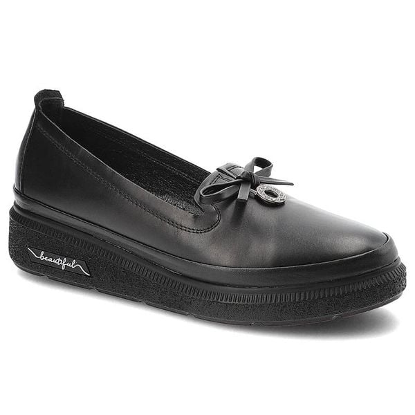 Czarne Półbuty Ravini Wygodne Buty Damskie. Czarne półbuty wsuwane Ravini, bez wzorów, ze skóry, bez obcasa, na platformie. Za 279.00 zł.