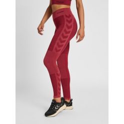 Damskie legginsy mid-rise Hummel Clea. Czerwone legginsy Hummel, bez wzorów, z dzianiny, sportowe. Za 200.50 zł.