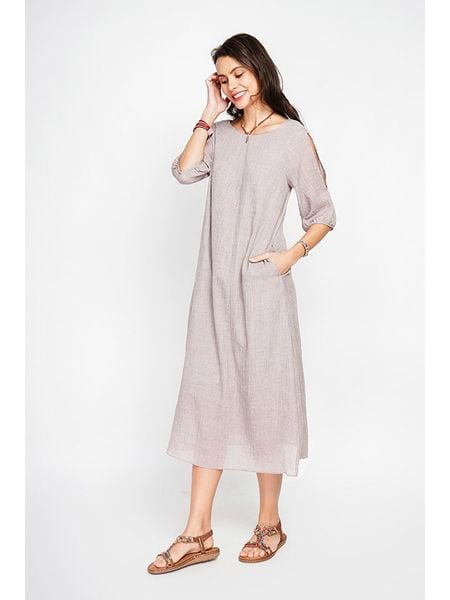 ASSUILI Lniana sukienka w kolorze szarobrązowym rozmiar: 36. Brązowe sukienki Assuili, bez wzorów, ze lnu, klasyczne, bez kołnierzyka, bez ramiączek, midi. Za 96.83 zł.