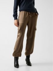 Guess Spodnie materiałowe 172809 Brązowy Slim Fit. Brązowe spodnie materiałowe Guess, z aplikacjami, z materiału. Za 614.99 zł.