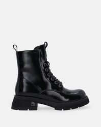 LAKIEROWANE CZARNE WORKERY 53C0542 BLACK. Czarne botki Venezia, bez wzorów, z lakierowanej skóry, bez obcasa, bez zapięcia. Za 469.00 zł.